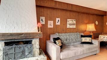 Fernseher, Kamin, DVD-Player, Stereoanlage