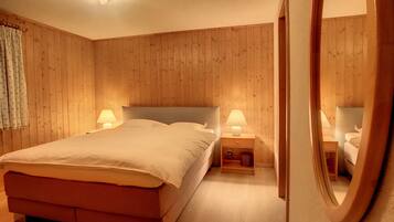 4 habitaciones, tabla de planchar con plancha, internet y ropa de cama