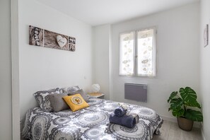 1 habitación, tabla de planchar con plancha, wifi gratis y ropa de cama 