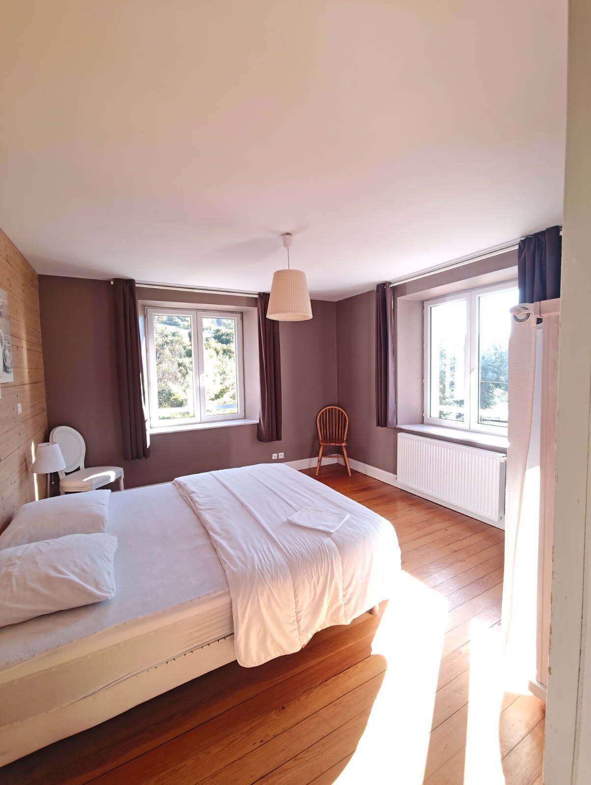 4 bedrooms, blackout curtains, iron/ironing board, free WiFi