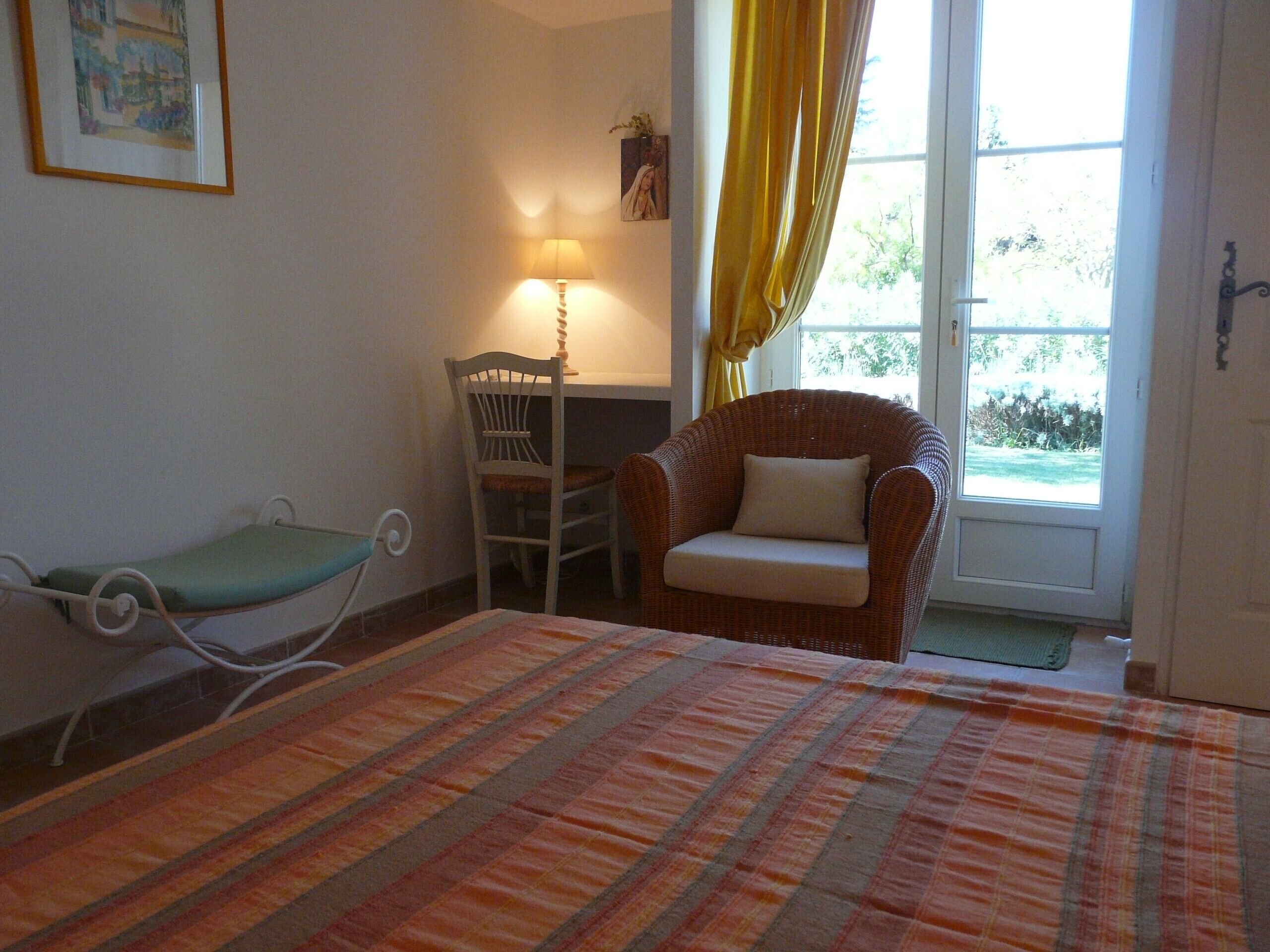 4 habitaciones, escritorio, tabla de planchar con plancha y wifi gratis 