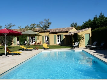 Location vacances MOURIES Alpilles Provence maison à louer tout confort 10 personnes Réservation en ligne avec Plaisirs & Maisons de Provence