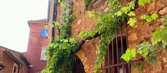 Gîte provençal 2 chambres avec piscine en pleine nature à ROUSSILLON.