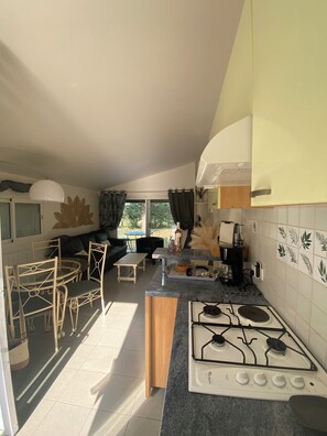 冰箱、微波炉、烤箱、炉灶