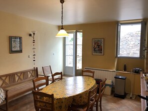Dining - Corsican house perfect for hot weather between Monte Cinto and Calacuccia Lake  (LOZZI)