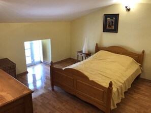 6 bedrooms, iron/ironing board, travel cot, WiFi - Corsican house perfect for hot weather between Monte Cinto and Calacuccia Lake  (LOZZI)