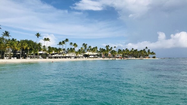 Plage à proximité, chaise longue