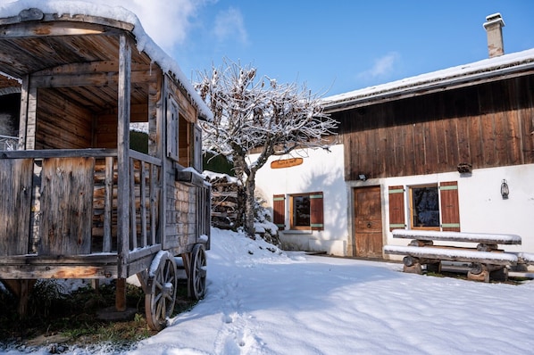 A rustic wooden building with a snow-covered exterior and a sign reading "Fleurs de Marne".