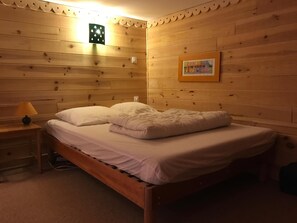 3 chambres, fer et planche à repasser, lit parapluie, Wi-Fi gratuit