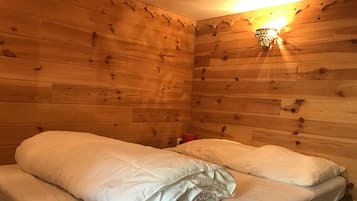 3 bedrooms, iron/ironing board, travel crib, free WiFi