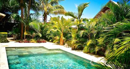 Superb villa with heated swimming pool and jacuzzi in lush greenery