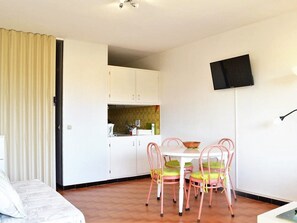 Dining - Studio Cabine 4 People, 250m from Beach, South-Facing Terrace, Parking, Aiguebelle (Le Lavandou)