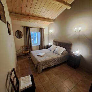 5 bedrooms, desk, iron/ironing board, free WiFi - Large Mas with heated pool for 10 people, 3 Bathrooms panomaric view (Cairanne)