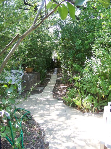 Dans village de Provence, 2 logements rustiques dans clos arbo