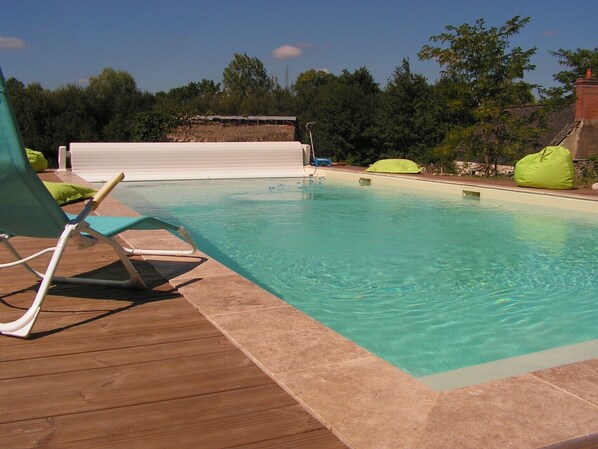 حمّام سباحة مُدفَّأ