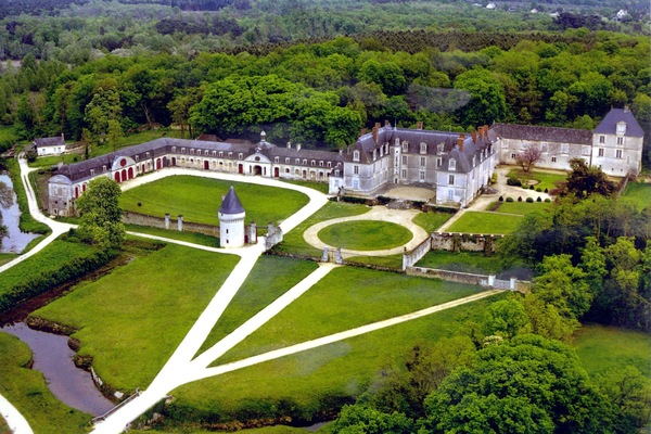 Le château de Gizeux vu du ciel