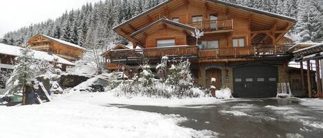 المنشأة من الخارج