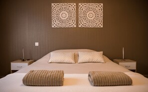 3 habitaciones, tabla de planchar con plancha, internet y ropa de cama 
