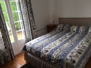 2 bedrooms, iron/ironing board, travel crib, free WiFi