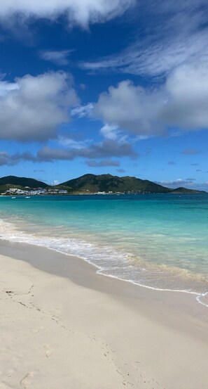 Beach nearby, sun loungers, beach towels - St Martin, Orient Bay, large duplex in private community, pool, garden (Saint Martin)