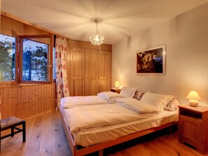 2 bedrooms, soundproofing, Internet, bed sheets