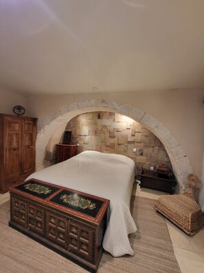 4 عدّة غرف نوم ومكواة/لوح كي وواي فاي مجانًا وملاءات أسرّة