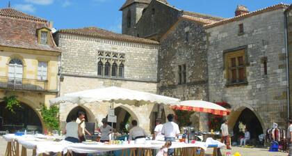 Gite du tilleul A Monpazier avec piscine privée