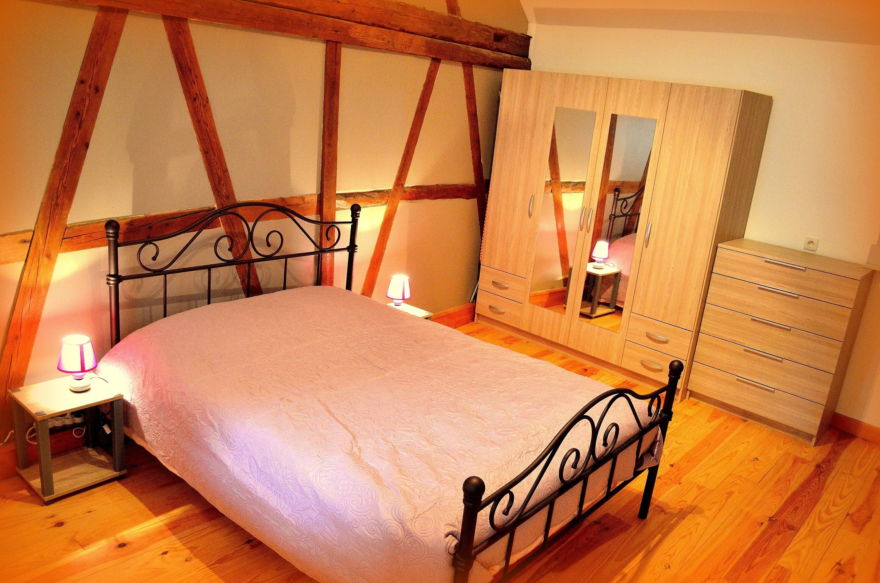 4 chambres, fer et planche à repasser, lit parapluie, Wi-Fi gratuit