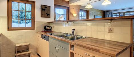 Oven, stovetop, dishwasher