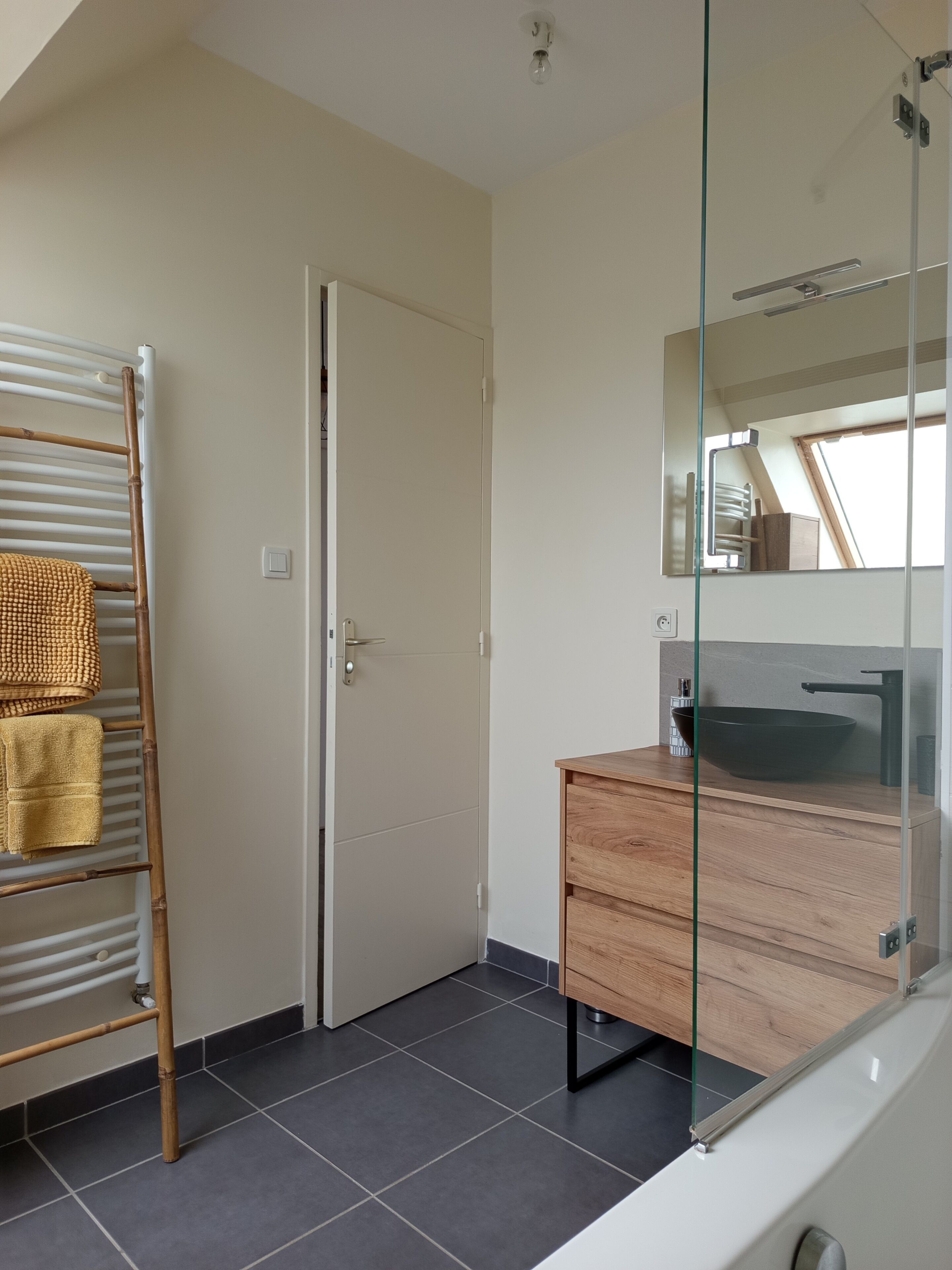 Bathtub, hair dryer, towels, soap