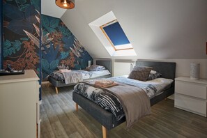4 slaapkamers, een strijkplank/strijkijzer, reisbedje, gratis wifi
