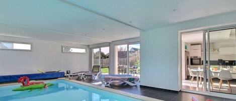 Piscine intérieure, piscine chauffée