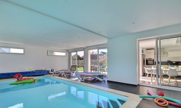 Indoor pool, a heated pool - 600m from the beach: House, 30° indoor pool and outdoor SPA (Plounéour-Brignogan-Plages)