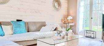 Villa de charme avec piscine chauffée en été au coeur de la vallée des Rois