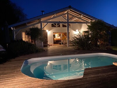 CHARMING LODGE NEAR LAKE ALONG THE PINEWOOD