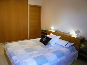 3 chambres, fer et planche à repasser, Wi-Fi gratuit, draps fournis