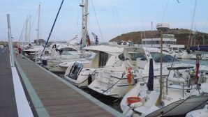 A marina with multiple sailboats docked in a row. - Superb new apartment, luxury, stunning sea views (Llançà)