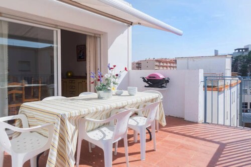 APARTAMENTOS AQUARIUM (REF 41). TERRASSE 50 M2. NEBEN DEM STRAND.