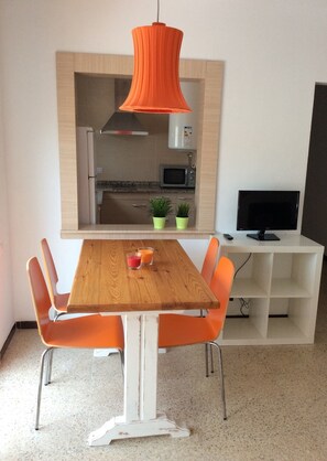 Dining - APARTAMENTOS AQUARIUM (REF 41). TERRACE 50 M2. NEXT TO THE BEACH. (Roses)