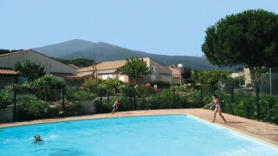Pleasant air-conditioned holiday VILLA-Veranda-garden and pool-tennis access