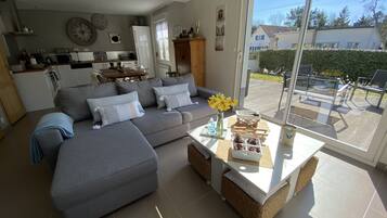 Smart-TV, DVD-Player, Bücher