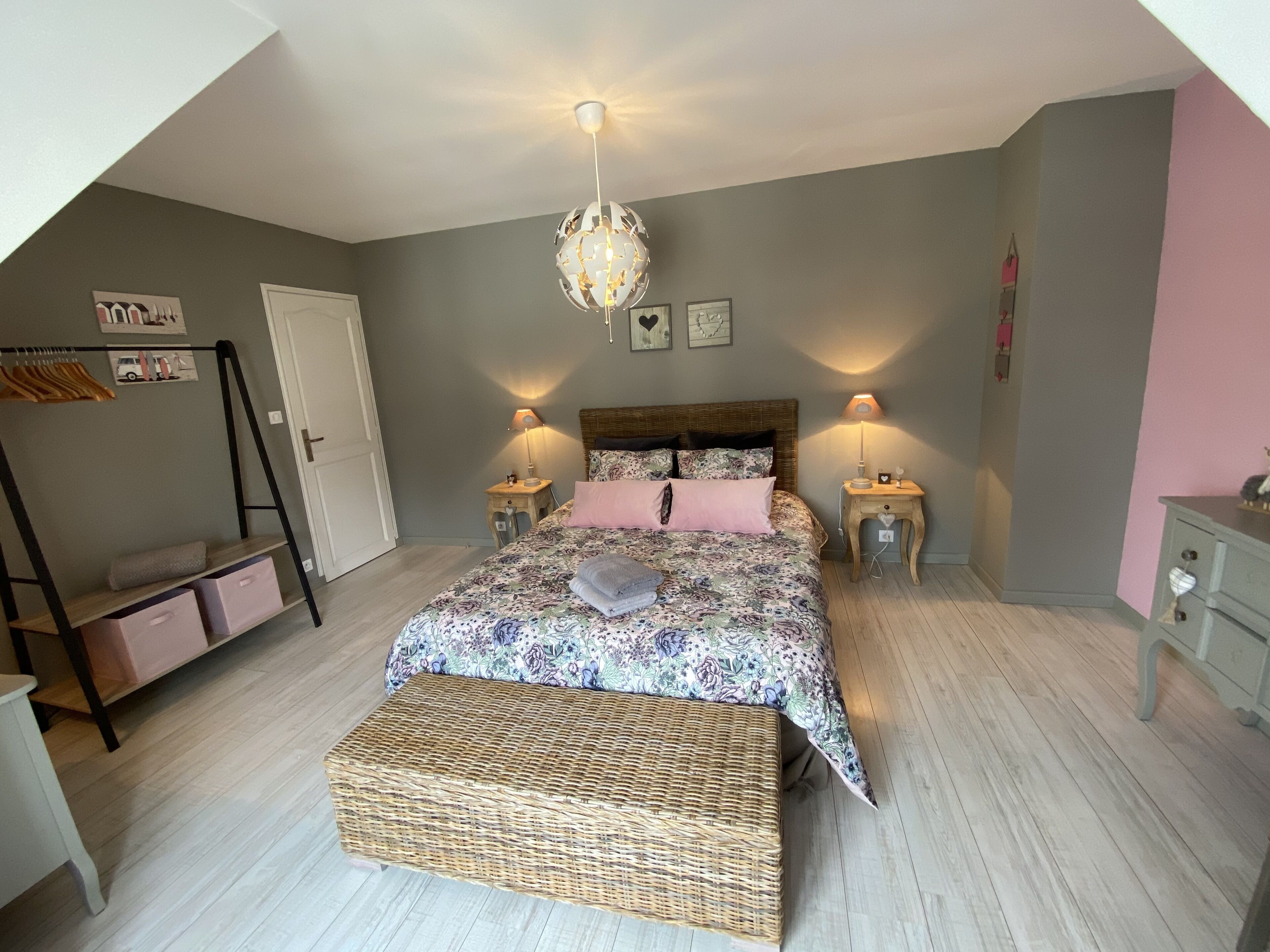 2 chambres, fer et planche à repasser, Wi-Fi gratuit, draps fournis