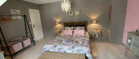 2 bedrooms, iron/ironing board, free WiFi, bed sheets