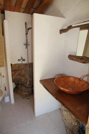 Shower, toilet paper - Independent Casette, in an Exceptional Natural Site #Promo May 15 to June 28 (Peri)