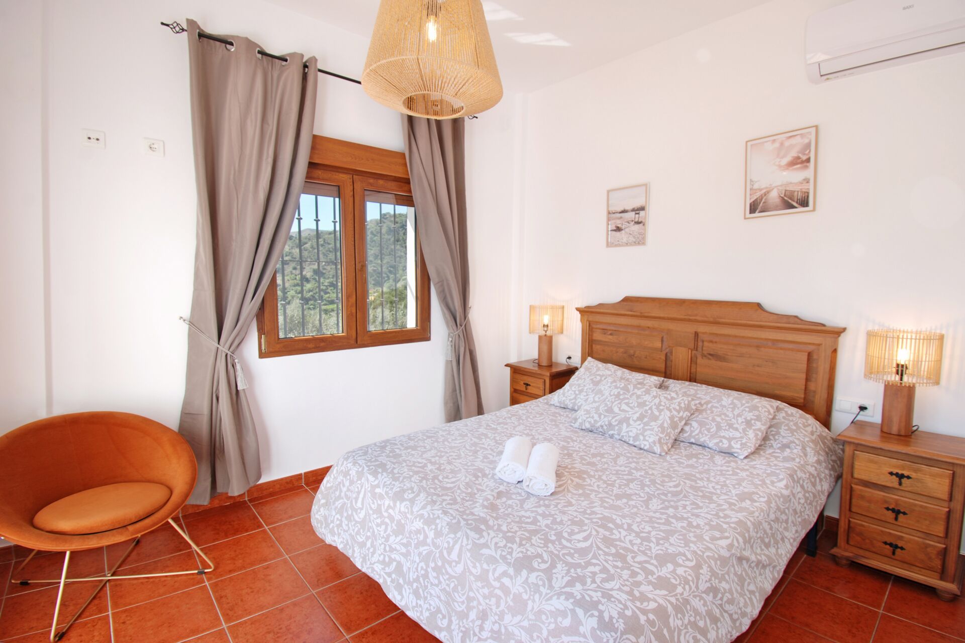 5 chambres, fer et planche à repasser, lit parapluie, Wi-Fi gratuit