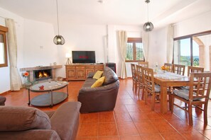 Smart TV, fireplace, DVD player, ping pong