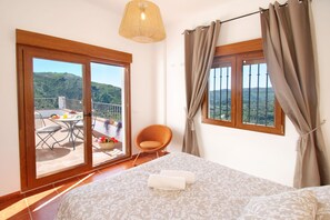 5 bedrooms, iron/ironing board, travel cot, free WiFi