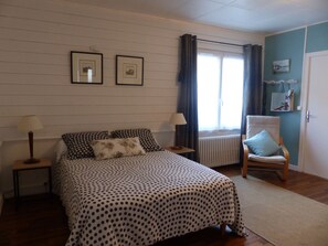 1 bedroom, iron/ironing board, WiFi, bed sheets - Small classified house *** OT29, near the port of Kérity. (Penmarch)