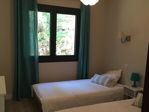 5 bedrooms, iron/ironing board, travel crib, free WiFi