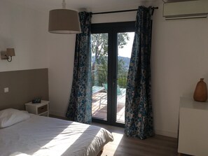 5 bedrooms, iron/ironing board, travel crib, free WiFi - Villa Trémière - Sea view and 28 ° C heated swimming pool (Cavalaire-Sur-Mer)